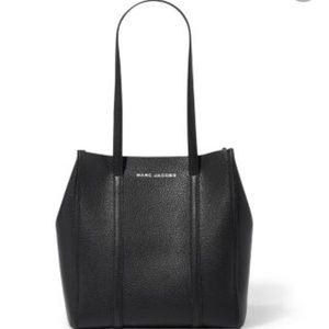 Marc Jacobs E The Shopper LG Leather Tote. Black